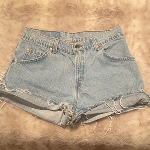 ✨Levi’s denim shorts✨